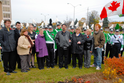 Fred Johnson's Family with Optimists Alumni (Fred Johnson Memorial, 2010)
Photo by Eric McConachie
Keywords: 2010