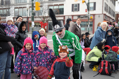 Vern Johansson with some of the spectators (Oakville Santa Claus parade, 2010)
Photo by David Johns
Keywords: 2010