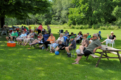At the corps picnic (2010)
Photo by David Johns
Keywords: 2010