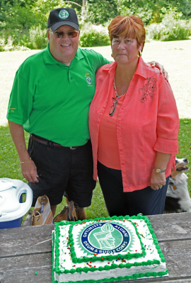 Rick & Sue Robida with the cake, at the corps picnic (2010)
Photo by David Johns
Keywords: 2010
