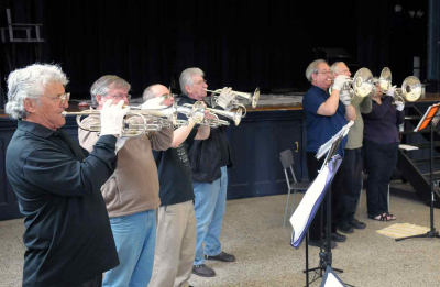 Optimists Alumni Rehearsing (Simcoe, 2010)
Photo by David Johns
Keywords: 2010