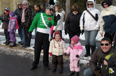 Jeff MacKay with spectators (Uxbridge Santa Claus Parade, 2010)
Photo by David Johns
Keywords: 2010