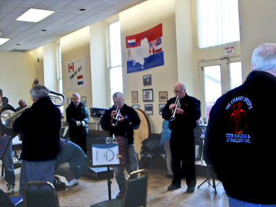 Spring Camp (2004)
L-R: ?, Paul Thomspon's head), Brian Collingdon (?), Brian Hogan, Warren Berger, Bob Keenan, Dave Kirton's back
Keywords: 2004 2010