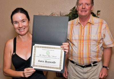 Karen Bosworth recieves an award from Ric Brown (Rochester, 2011)
Photo by David Johns
Keywords: 2011