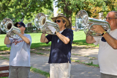 Shannon Sweeney, Bill Kane and Brian Adam, Optimists Alumni rehearsing (Rochester, 2011)
Photo by Eric McConachie
Keywords: 2011