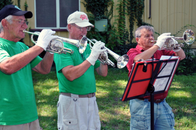 Gord Brown, Jack Roberts and Terry Sweeney Optimists Alumni rehearsing (Rochester, 2011)
Photo by Eric McConachie
Keywords: 2011