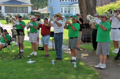 Optimists Alumni rehearsing (Rochester, 2011)
Photo by Eric McConachie
Keywords: 2011
