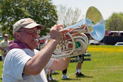 Brian Adam, Optimists Alumni rehearsing (Keating Park, 2011)
Photo by David Johns
Keywords: 2011