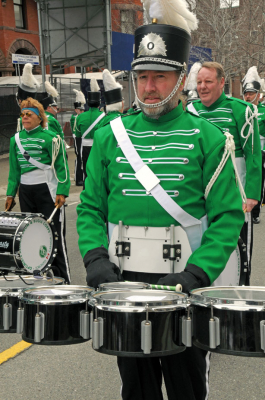 Roger Rafson with Carol Munro & Ric Brown behind, Optimists Alumni waiting to start (Toronto St Pat's Parade, 2011)
Photo by David Johns
Keywords: 2011