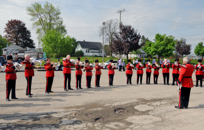 Toronto Signals warming up (Woodstock, 2011)
Photo by Eric McConachie
Keywords: 2011