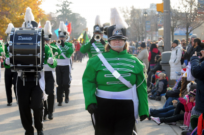 Laura King leads the Optimists Alumni (Oakville Santa Parade, 2012)
Photo by Peter McCusker
Keywords: 2012