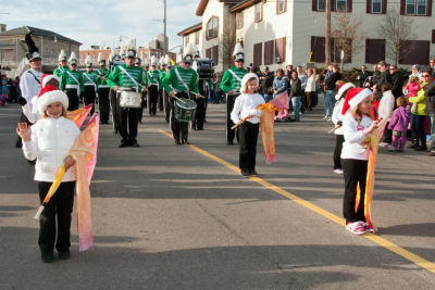 Optimists Alumni with Northstar junior guard (Guelph Santa Claus Parade, 2012)
Photo by Eric McConachie
Keywords: 2012