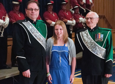 L-R: Cam Carter; Annaleise Carr, the youngest person to swim across Lake Ontario; and Art Hayward, her great grandfather and the most senior member of the United Alumni (Simcoe, 2012)
Photo by Eric McConachie
Keywords: 2012