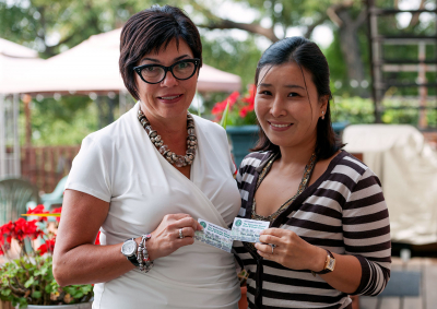 Debbie & Yun with their membership cards, Optimists Alumni (September, 2013)
Photo by David Johns
Keywords: 2013