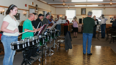 Optimists Alumni rehearsing (Christmas Party, 2014)
Photo by Eric McConachie
Keywords: 2014