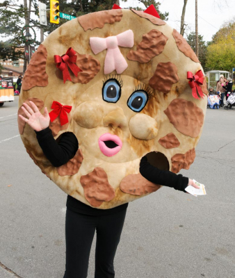 Christmas Cookie (Oakville Santa Parade, 2014)
Photo by Eric McConachie
Keywords: 2014
