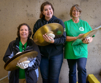 Marilyn Sturino, Courtney and Cheryl Reaburn, Optimists Alumni Cymbals (Oshawa, 2014)
Photo by David Johns
Keywords: 2014