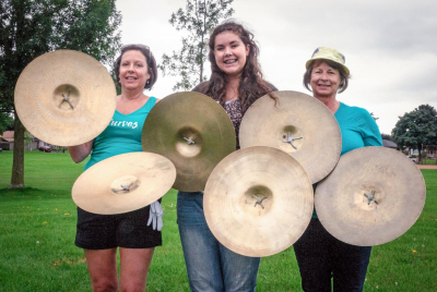 Optimists Alumni cymbals (Oshawa, 2014)
Photo by Eric McConachie
Keywords: 2014