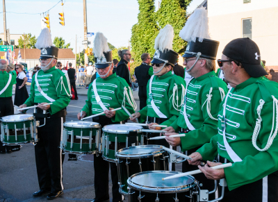 Optimists Alumni drums warming up before parade (Rochester, 2014)
Photo by Eric McConachie
Keywords: 2014