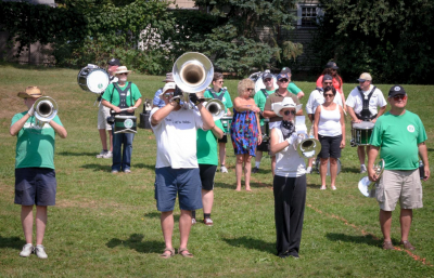 Optimists Alumni rehearsing (DCA, Rochester, 2014)
Photo by Eric McConachie
Keywords: 2014