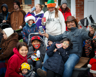 Waiting for Santa (Mississauga Santa Claus Parade, 2015)
Photo by Bob Carell
Keywords: 2015