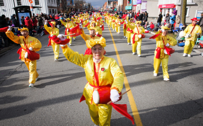 Falun Dafa (Mississauga Santa Claus Parade, 2015)
Photo by David Johns
Keywords: 2015
