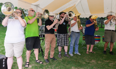 Optimists Alumni performing (End of Season BBQ, 2016)
Photo by Dave Johns
Keywords: 2016