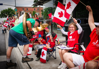 Keith letting a kid experience the Sousaphone, Optimists Alumni (Canada Day, Port Credit, 2016)
Photo by David Johns
Keywords: 2016