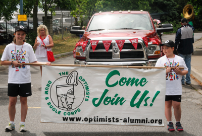 Laura and Lindsay holding the corps banner, Optimists Alumni (Canada Day, Port Credit, 2016)
Photo by Eric McConachie
Keywords: 2016