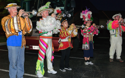 Rick, Doug, Soo, Kimiko and Matt, Optimists Alumni playing outside hotel on Thursday night (Soundsport, Indianapolis, 2016)
Photo by David Johns
Keywords: 2016