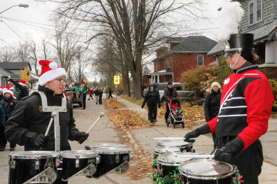 Guys from Sea Cadets and Scout House Cadets (Guelph Santa Claus parade, 2016)
Photo by Eric McConachie
Keywords: 2016