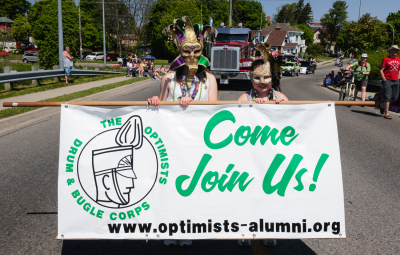 Laura and Lindsay carrying the Optimists Alumni banner (Woodstock, 2016)
Photo by David Johns
Keywords: 2016