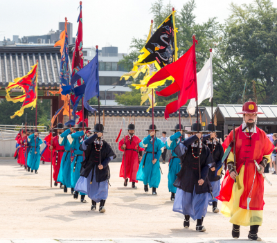 Changing of the guard at Gyeongbokgung Palace (Seoul, South Korea, 2017)
Photo by Bob Carell
Keywords: 2017