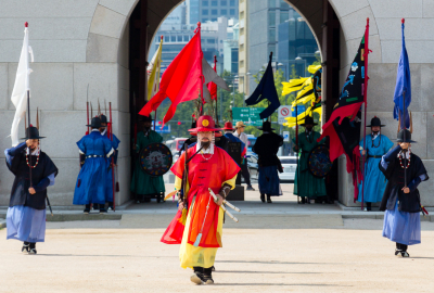 Changing of the guard at Gyeongbokgung Palace (Seoul, South Korea, 2017)
Photo by Bob Carell
Keywords: 2017