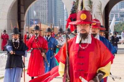 Changing of the guard at Gyeongbokgung Palace (Seoul, South Korea, 2017)
Photo by Bob Carell
Keywords: 2017