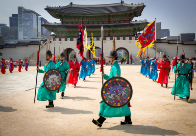 Changing of the guard at Gyeongbokgung Palace (Seoul, South Korea, 2017)
Photo by Bob Carell
Keywords: 2017