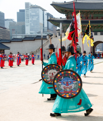 Changing of the guard at Gyeongbokgung Palace (Seoul, South Korea, 2017) 
Photo by Bob Carell
Keywords: 2017