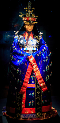 Statue in the museum at Gyeongbokgung Palace (Seoul, South Korea, 2017) 
Photo by Bob Carell
Keywords: 2017