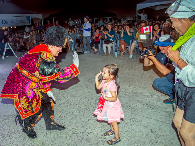 Jackie high-fiving a young girl (Haenyeo, Jeju, South Korea, 2017)
Photo by David Johns
Keywords: 2017