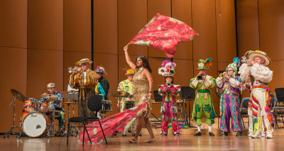 Salima Ladak dancing with the corps (Jeju, 2017)
Photo by David Johns
Keywords: 2017