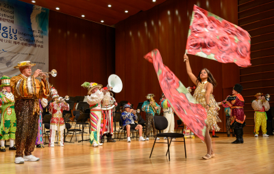 Salima dancing, Optimists Alumni (Jeju, South Korea, Aug 13, 2017)
Photo by David Johns
Keywords: 2017