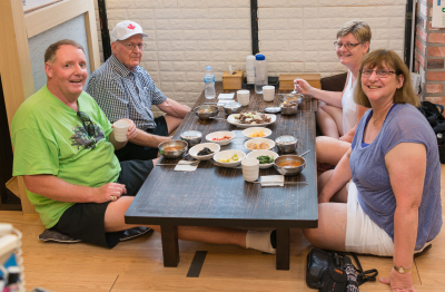 Ric, Lorne, Debbie and Laurie eating Korean style (Seongnam, South Korea, 2017)
Photo by David Johns
Keywords: 2017