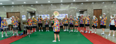 Optimists Alumni playing in the foyer of the Seongnam City Hall (Seongnam, South Korea, 2017)
Photo by David Johns
Keywords: 2017