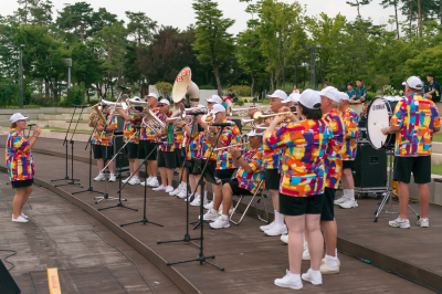 Optimists Alumni in parade outfits (Seongnam City Hall, South Korea, 2017)
Photo by David Johns
Keywords: 2017