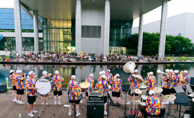 Optimists Alumni playing outside the Seongnam City Hall (Seongnam, South Korea, 2017)
Photo by David Johns
Keywords: 2017