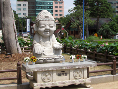 Statue at Buddhist Temple (Seoul, South Korea, 2017)
Photo by Keith Dearlove
Keywords: 2017