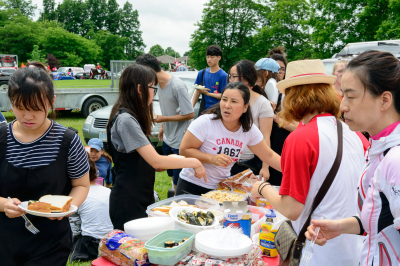 Yun and friends feeding Northstar members (Port Dover, Canada Day, 2017)
Photo by David Johns
Keywords: 2017