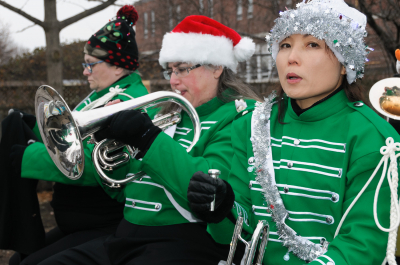 Heather, Liz and Soo, Optimists Alumni (Etobicoke Santa Parade, 2017)
Photo by Eric McConachie
Keywords: 2017