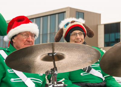 Lorne and Judy, Optimists Alumni (Etobicoke Santa Claus Parade, 2017)
Photo by Eric McConachie
Keywords: 2017