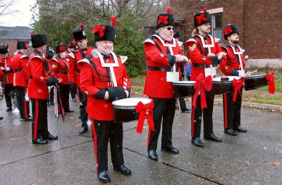Toronto Signals {former Optimists drummer, Gord O'Halloran, on the left} (Guelph Santa Parade, 2017)
Photo by Eric McConachie
Keywords: 2017